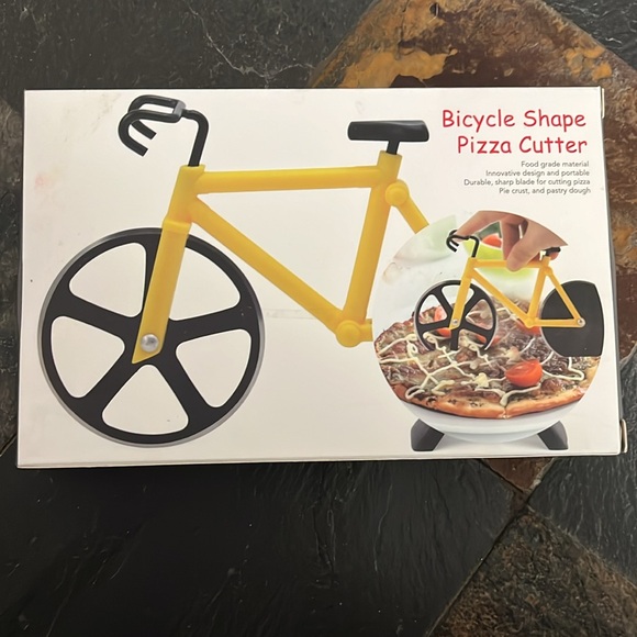 NIB Bicycle pizza cutter and stand. - Picture 3 of 4
